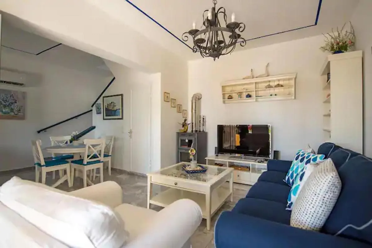 Image 1 of Le Petit Refuge 2 Floor Maisonette with Seaview