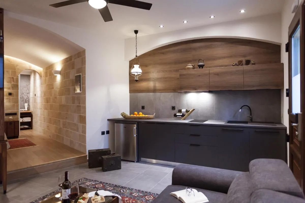 Image 4 of Utopia Luxury Suites – Old Town