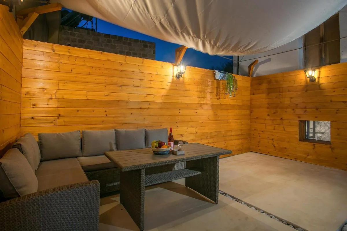 Image 3 of iriada house