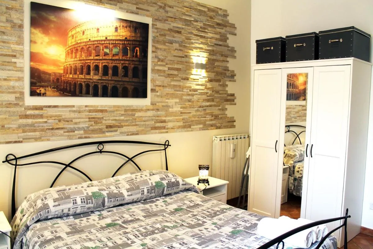 Image 2 of 50 Passi Colosseo Apartment