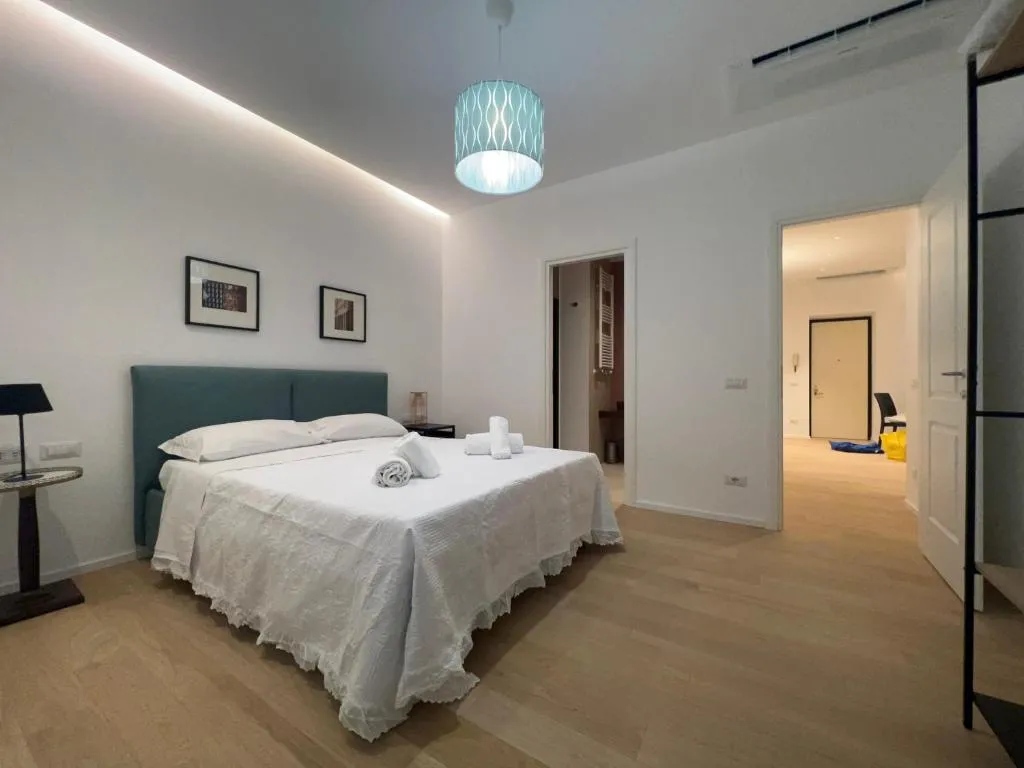 Image of AT HOME NAVONA