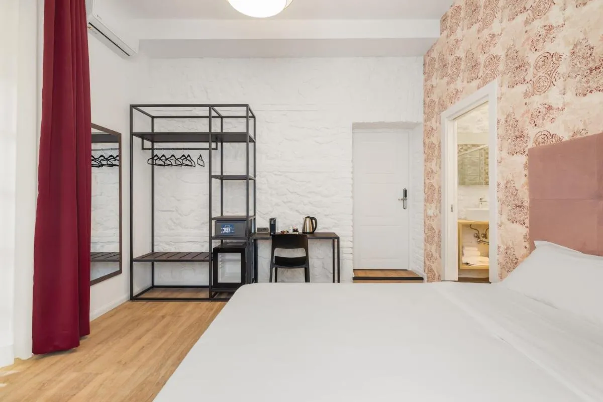 Image 1 of Adelante rooms