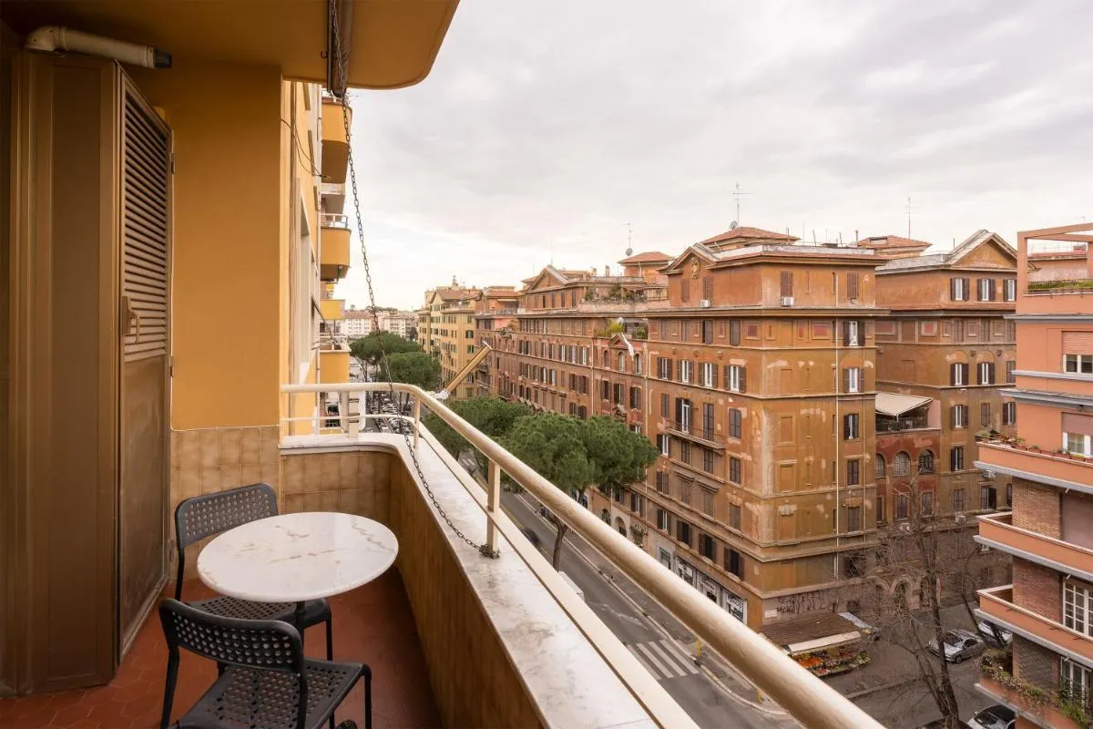 Image 5 of Ancient Roman Style – 7th Floor – Exclusive Apt