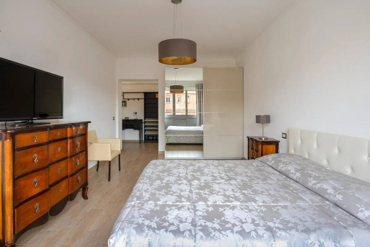 Image 6 of Ancient Roman Style – 7th Floor – Exclusive Apt