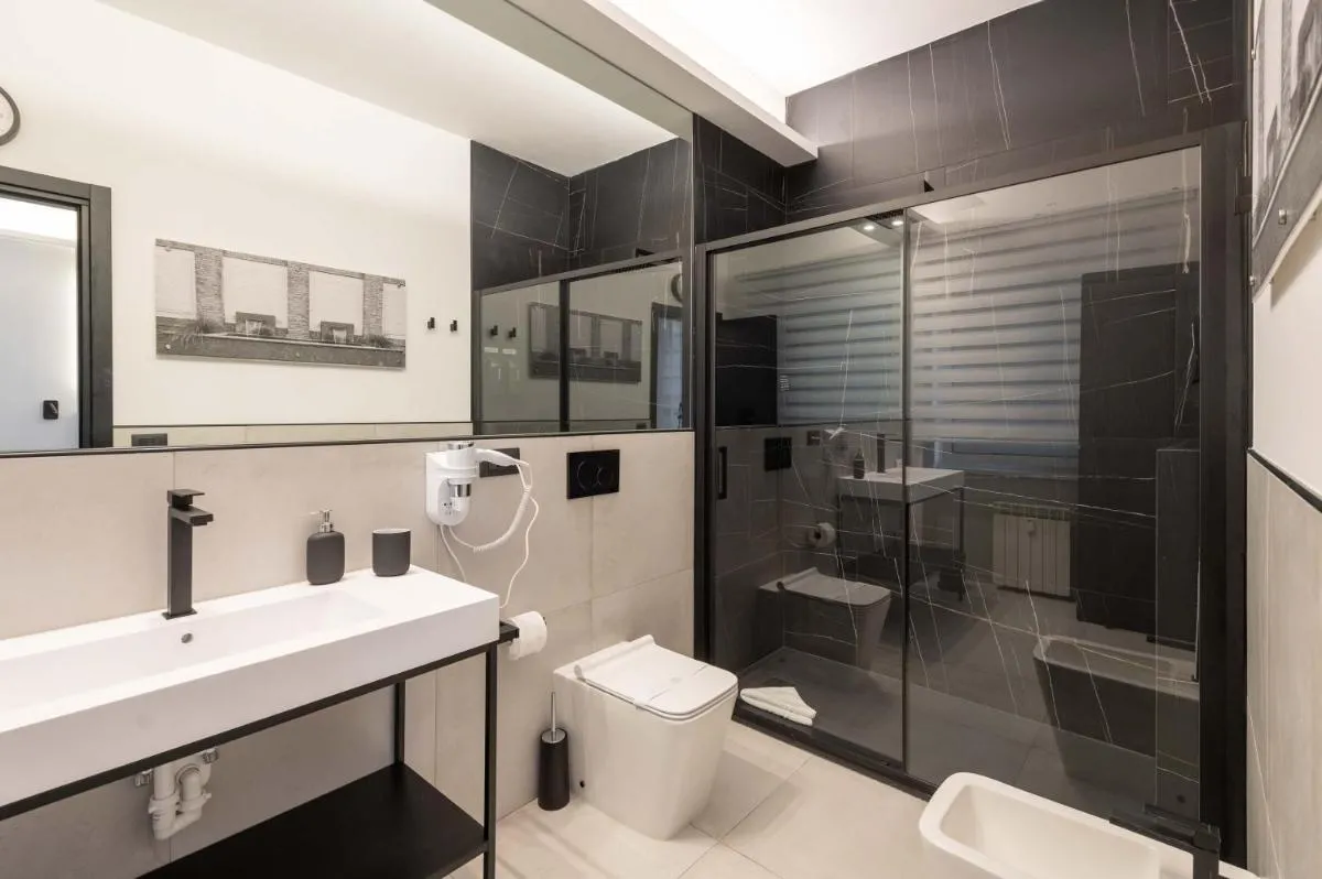 Image 6 of CDR Luxury Suites and Apartment