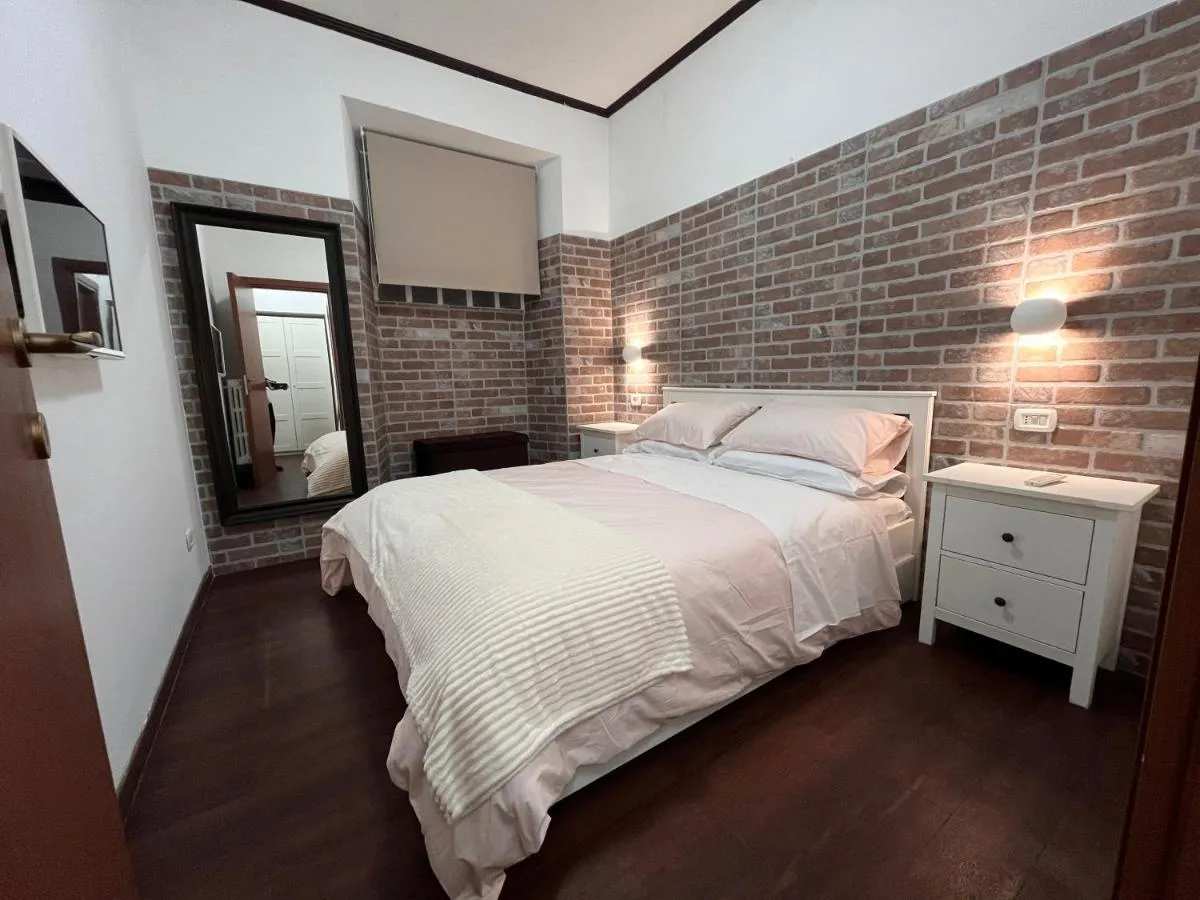 Image 1 of Casina Dacia