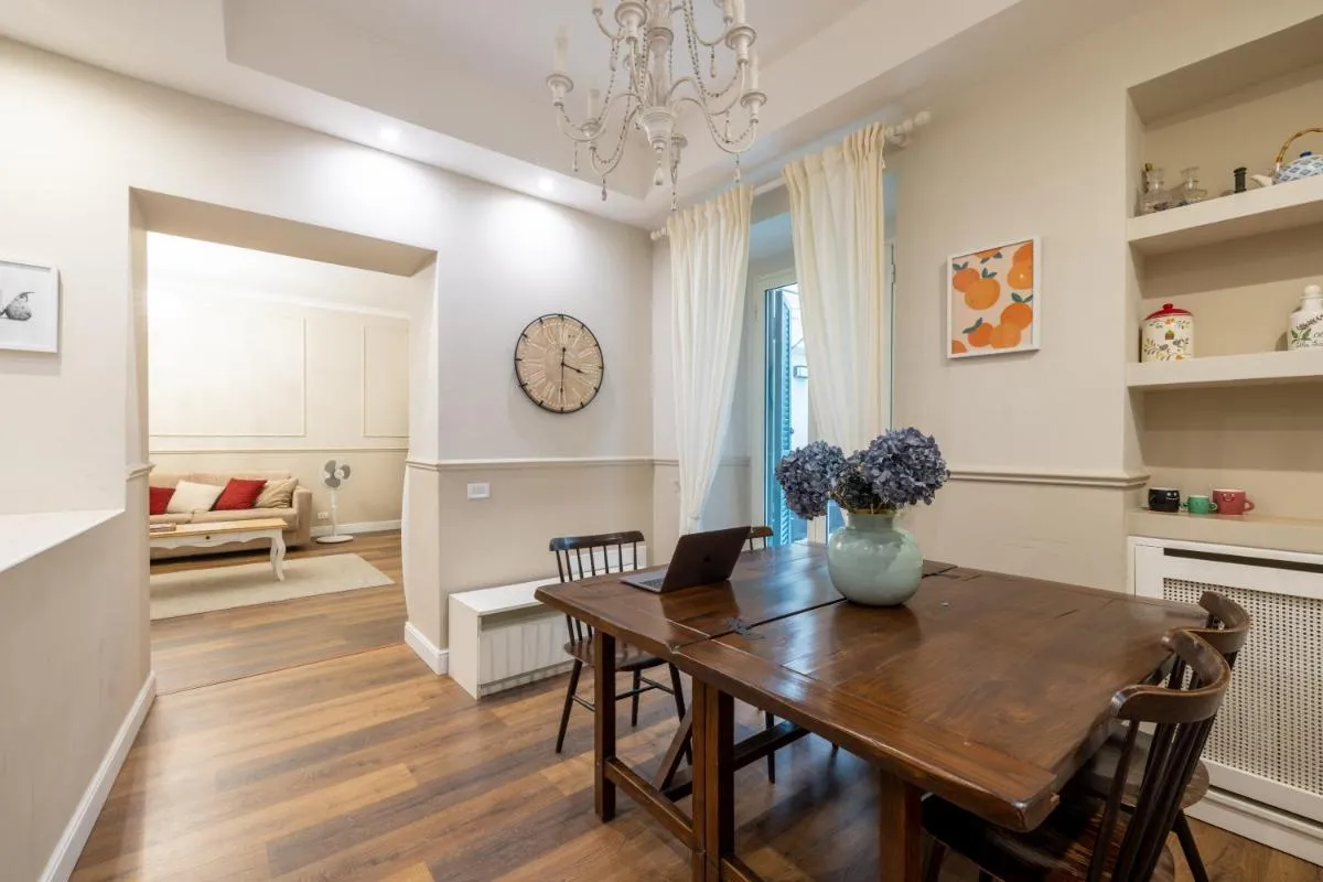 Image 4 of Charming apartment with patio a few steps from Colosseum