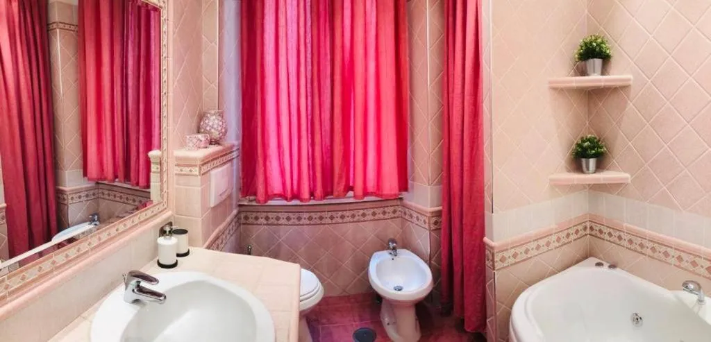 Image 2 of Colosseo Room