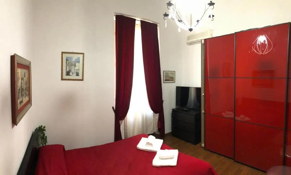Image 6 of Colosseo Room