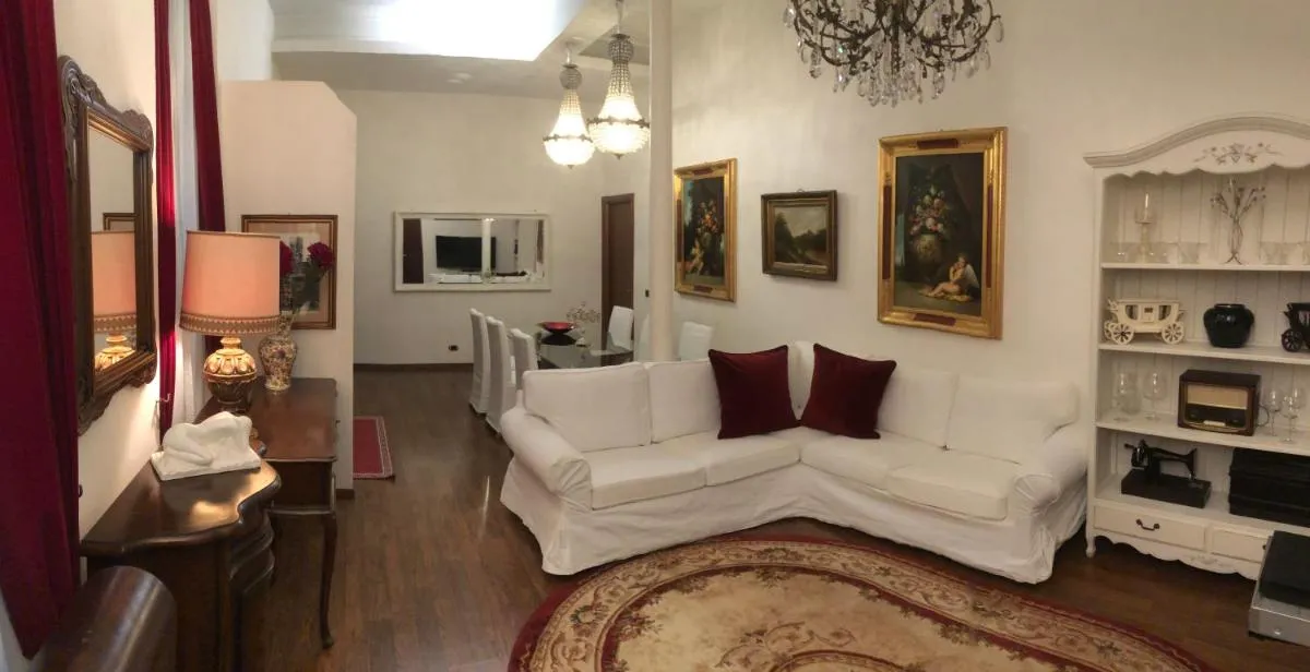 Image 3 of Colosseo Room