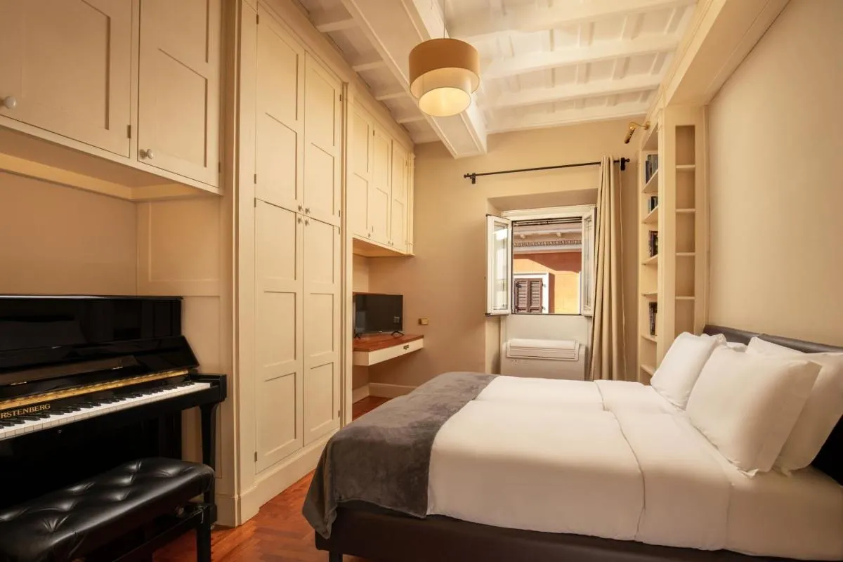 Image 3 of Condotti Spanish Steps Ambassador Apartment
