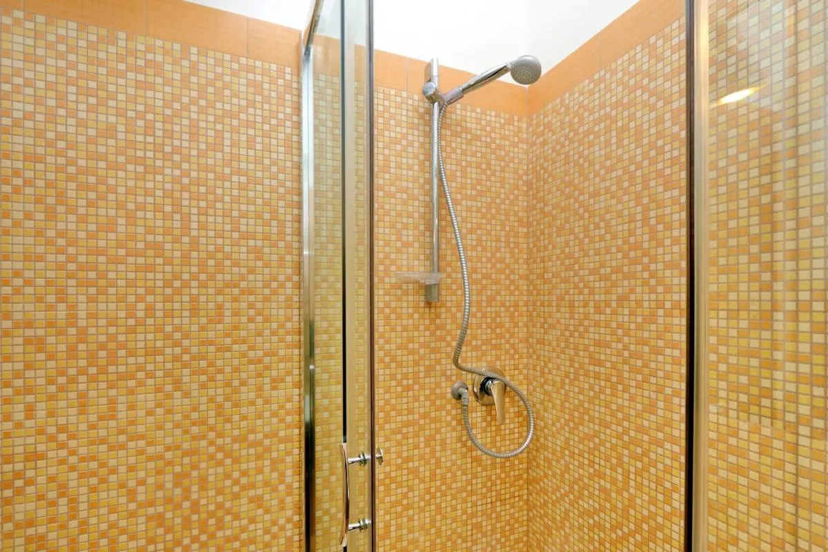 Image 2 of Deco’s Place Roma Cloe
