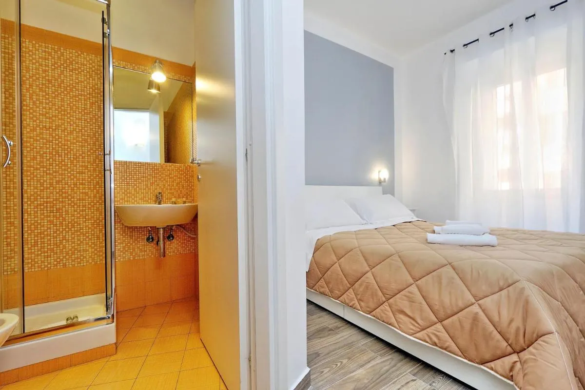Image 6 of Deco’s Place Roma Cloe
