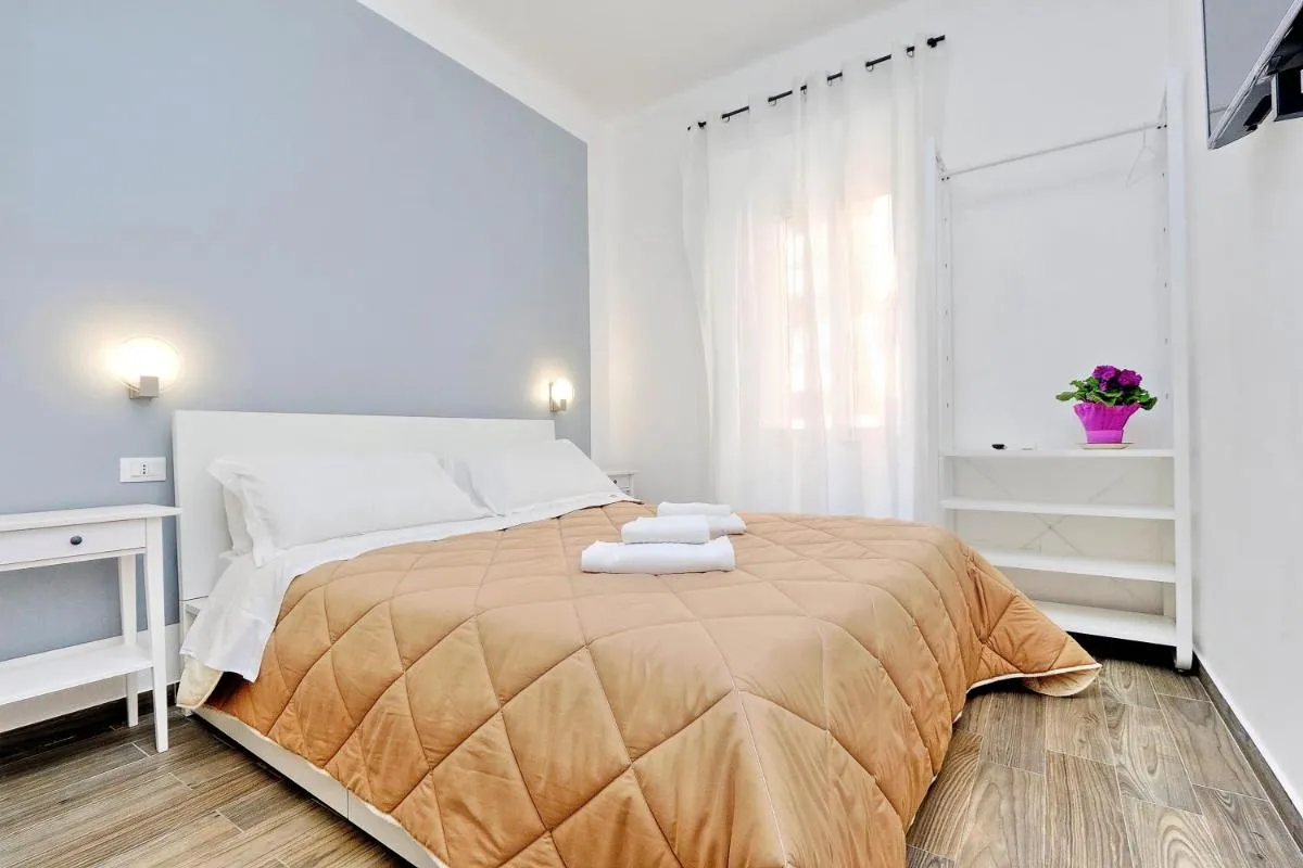 Image 1 of Deco’s Place Roma Cloe