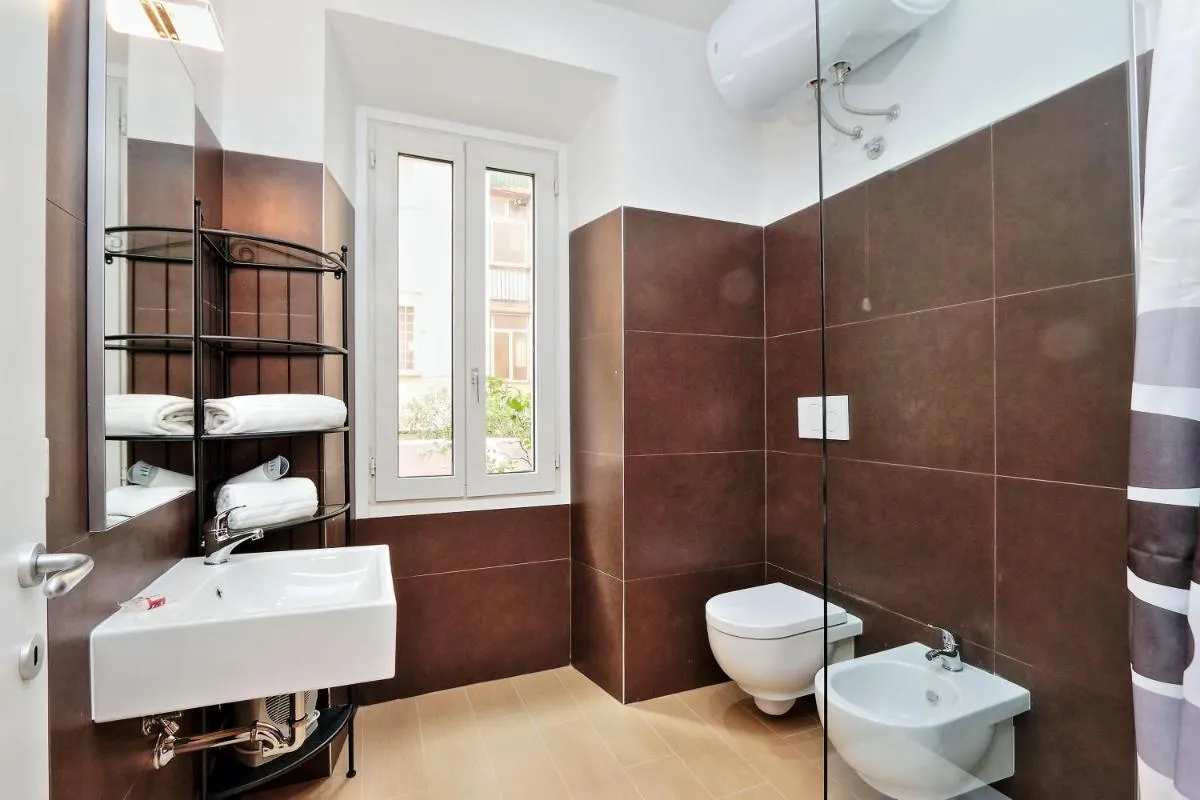 Image 2 of Deco’s Place Roma Zoe