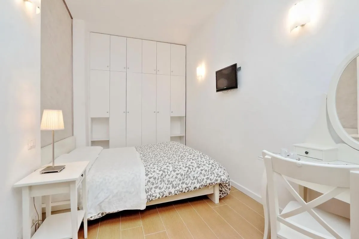 Image 1 of Deco’s Place Roma Zoe
