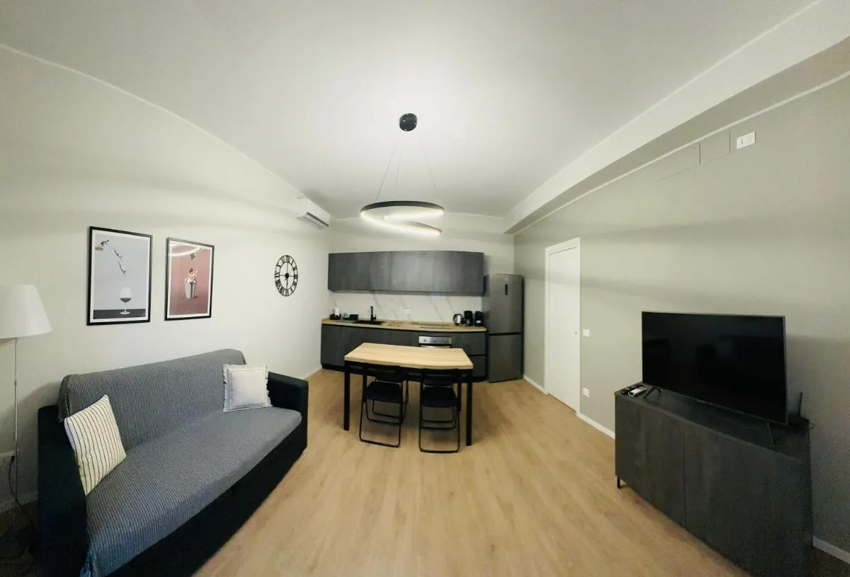 Image 1 of Design Monteverde Flat