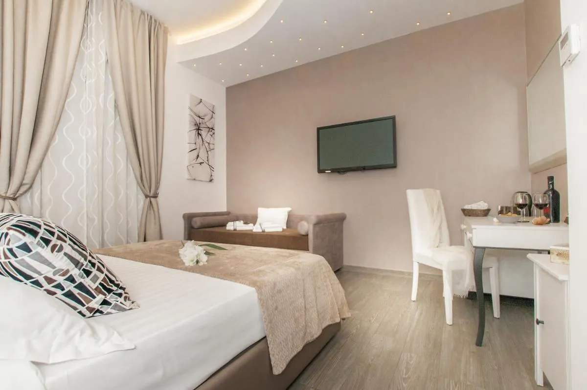 Image 5 of Elenoire Rooms & Suite
