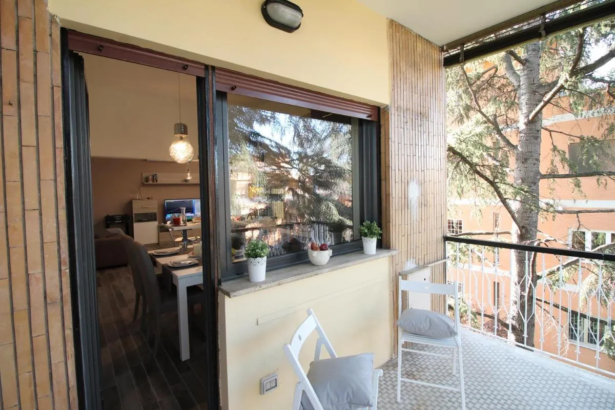 Image 5 of Eur Bright Spacious Terraced Apartment with private parking only for Small Cars