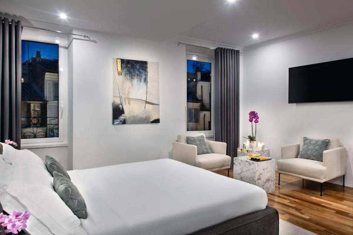 Image 3 of Fellini Design Suites
