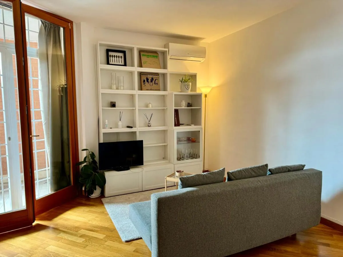 Image 5 of Flaminia home