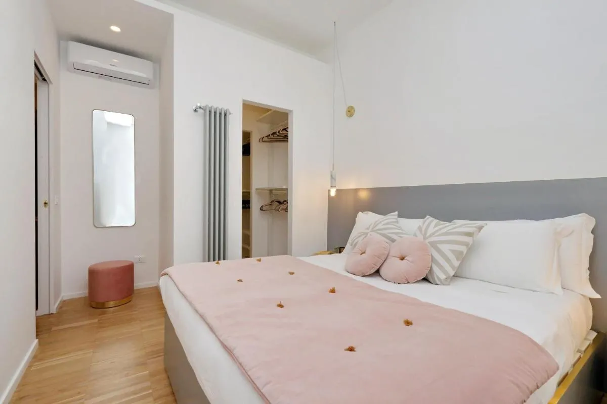 Image 1 of GLAMOUR FLAT