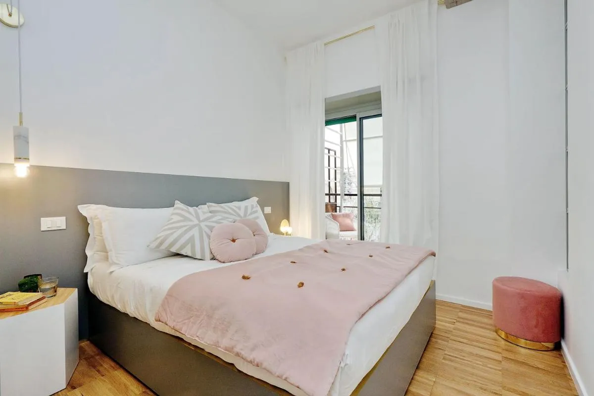 Image 6 of GLAMOUR FLAT