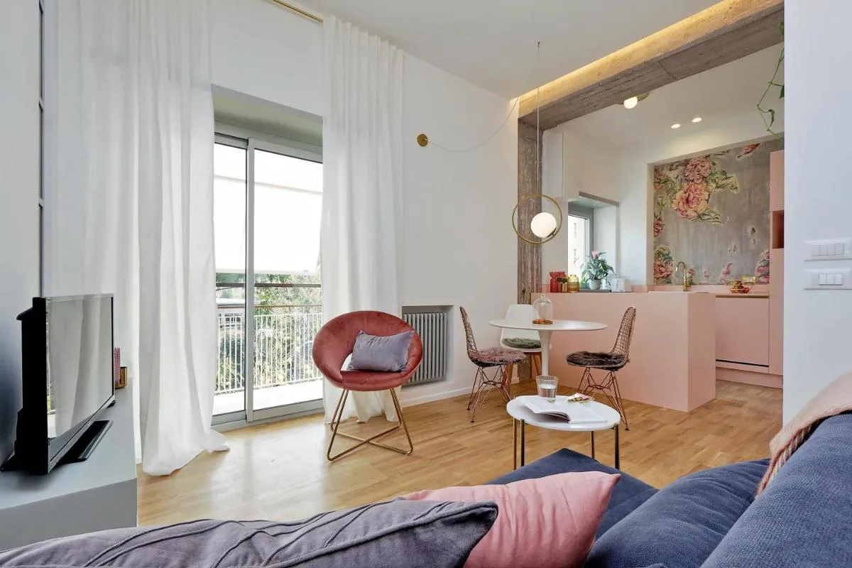 Image 4 of GLAMOUR FLAT
