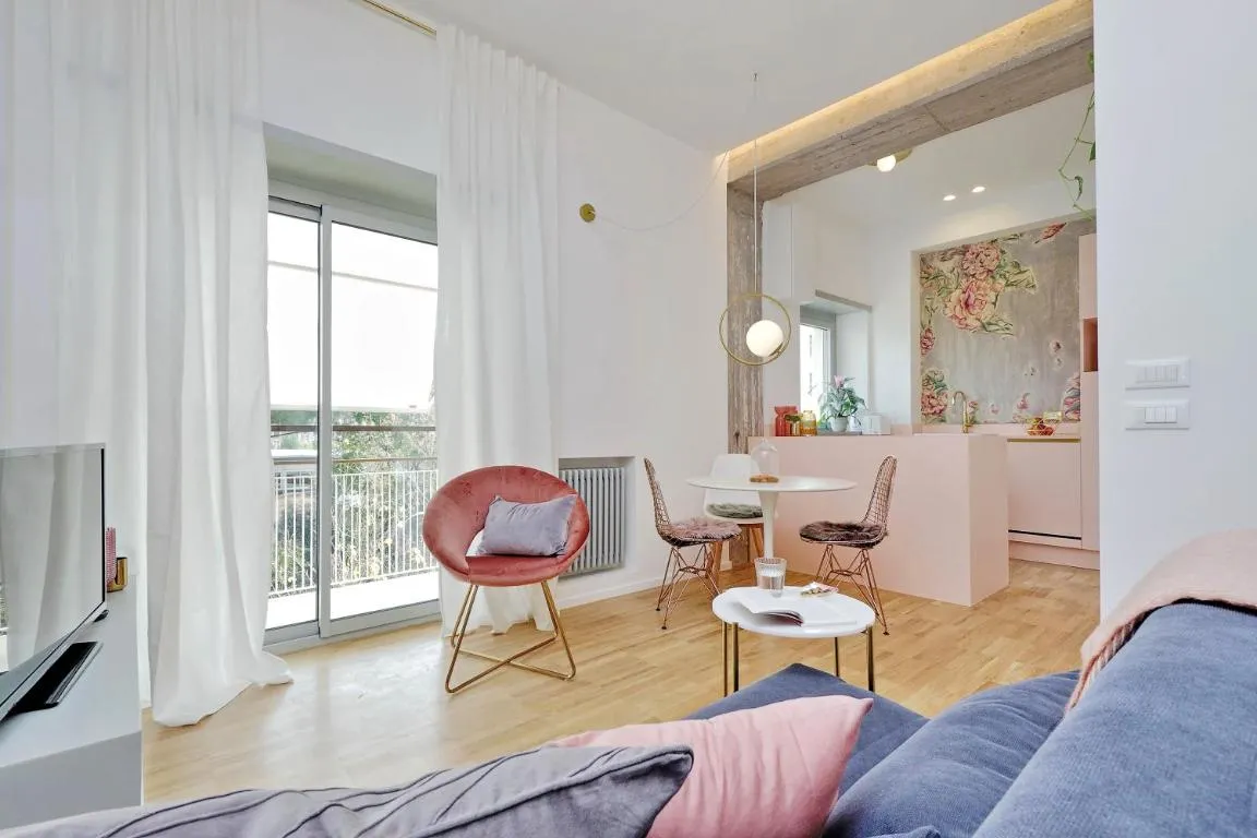 Image of GLAMOUR FLAT