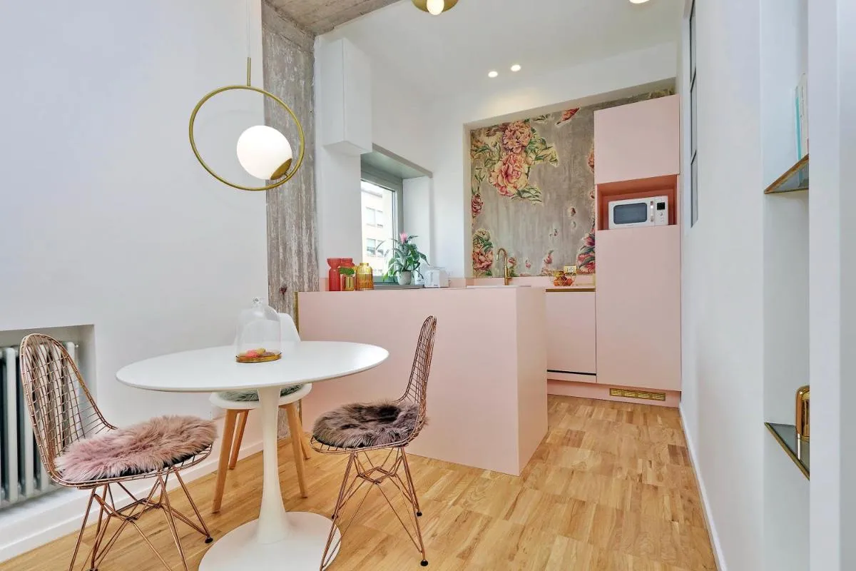 Image 3 of GLAMOUR FLAT