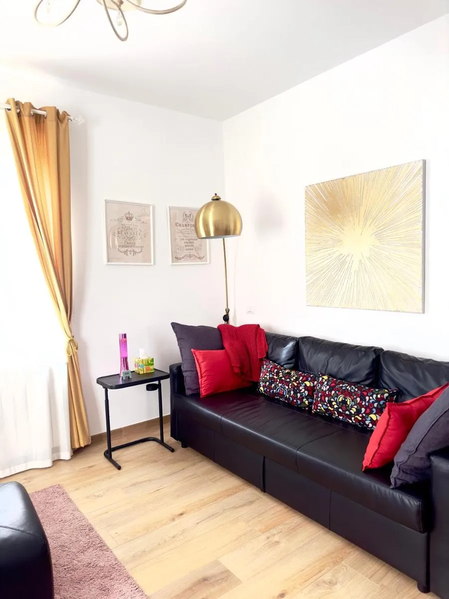 Image 6 of Gemelli-San Pietro-Trastevere-casa con posto auto