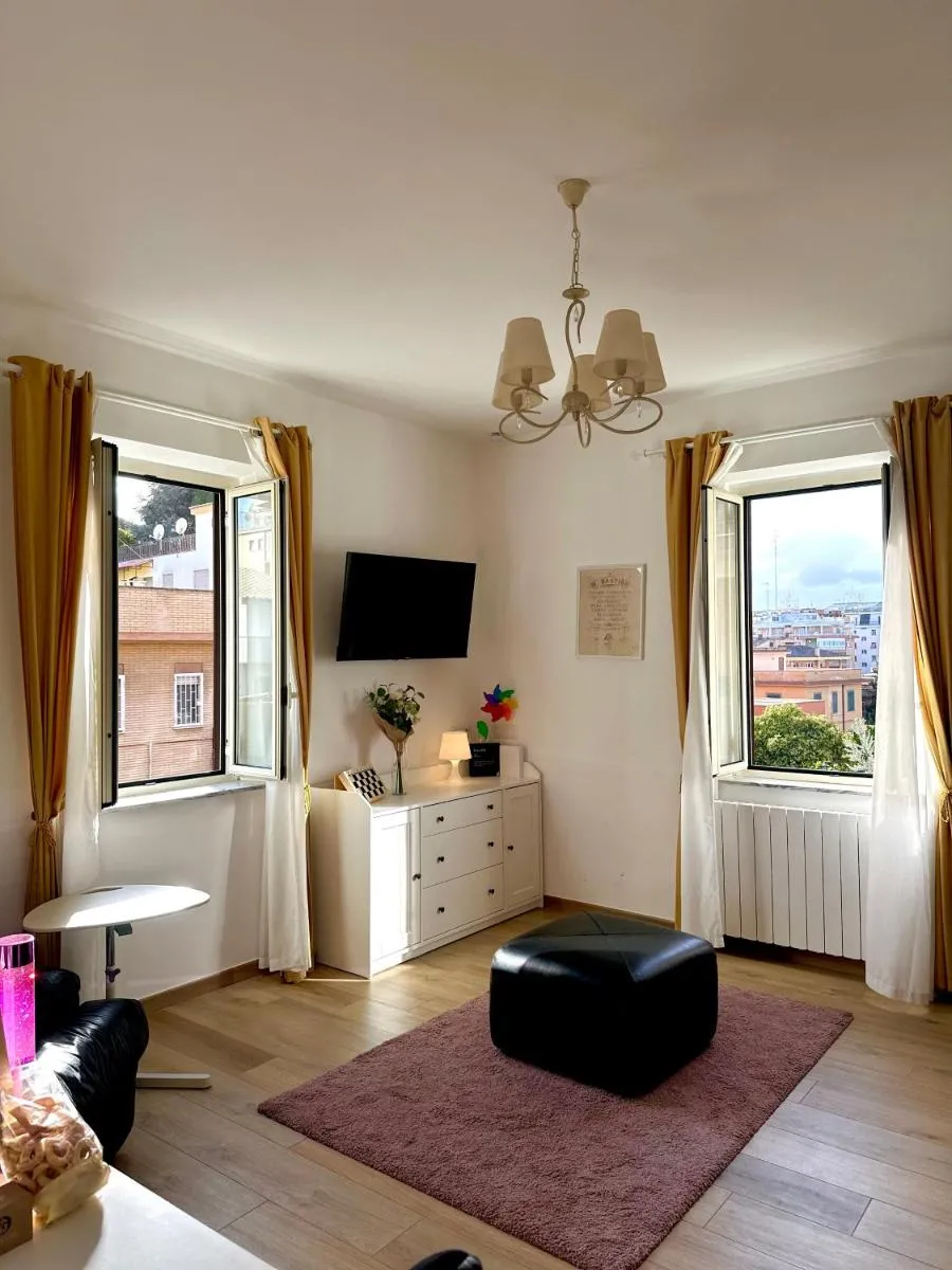 Image 5 of Gemelli-San Pietro-Trastevere-casa con posto auto