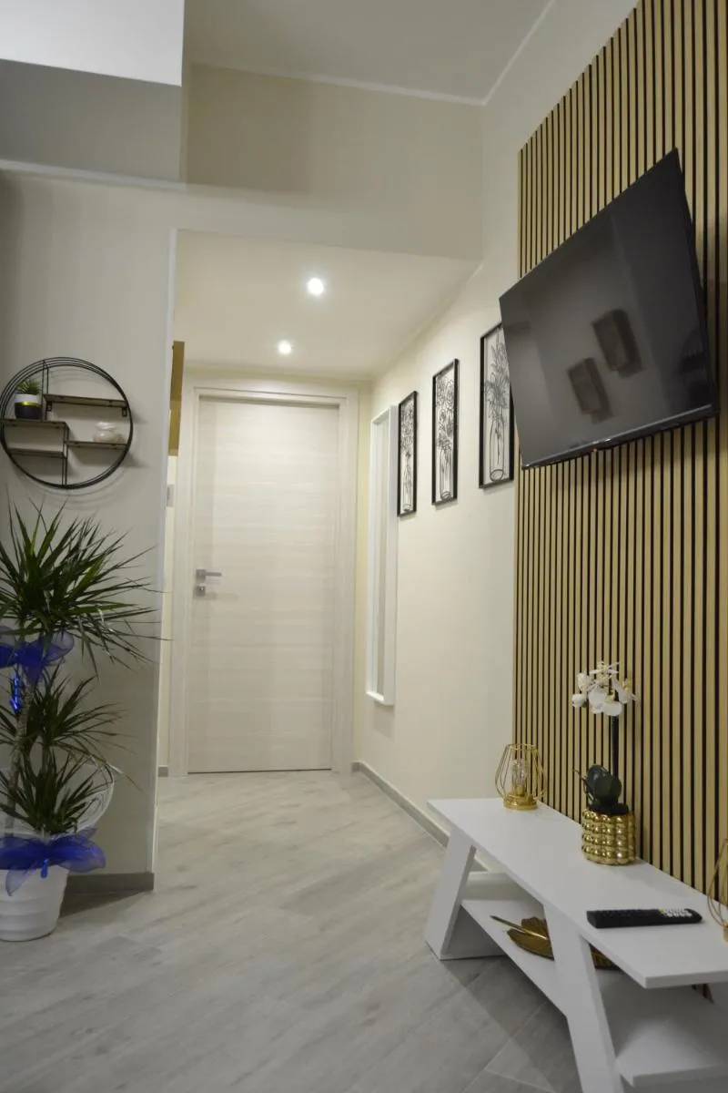 Image 4 of Green and Blue Apartment