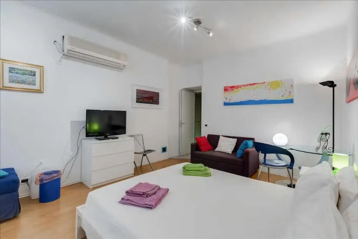 Image 3 of Holiday Jeans Apartment