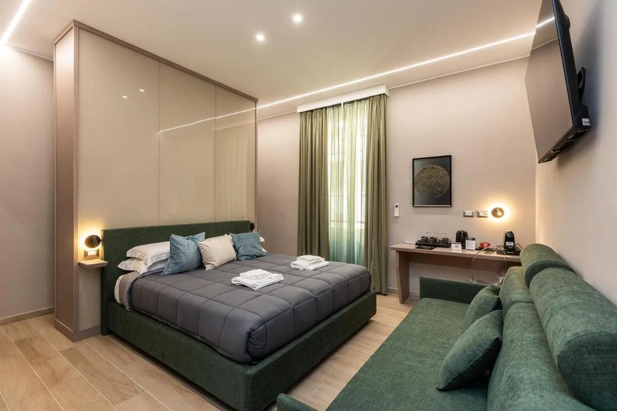 Image 4 of IRON Luxury Rooms