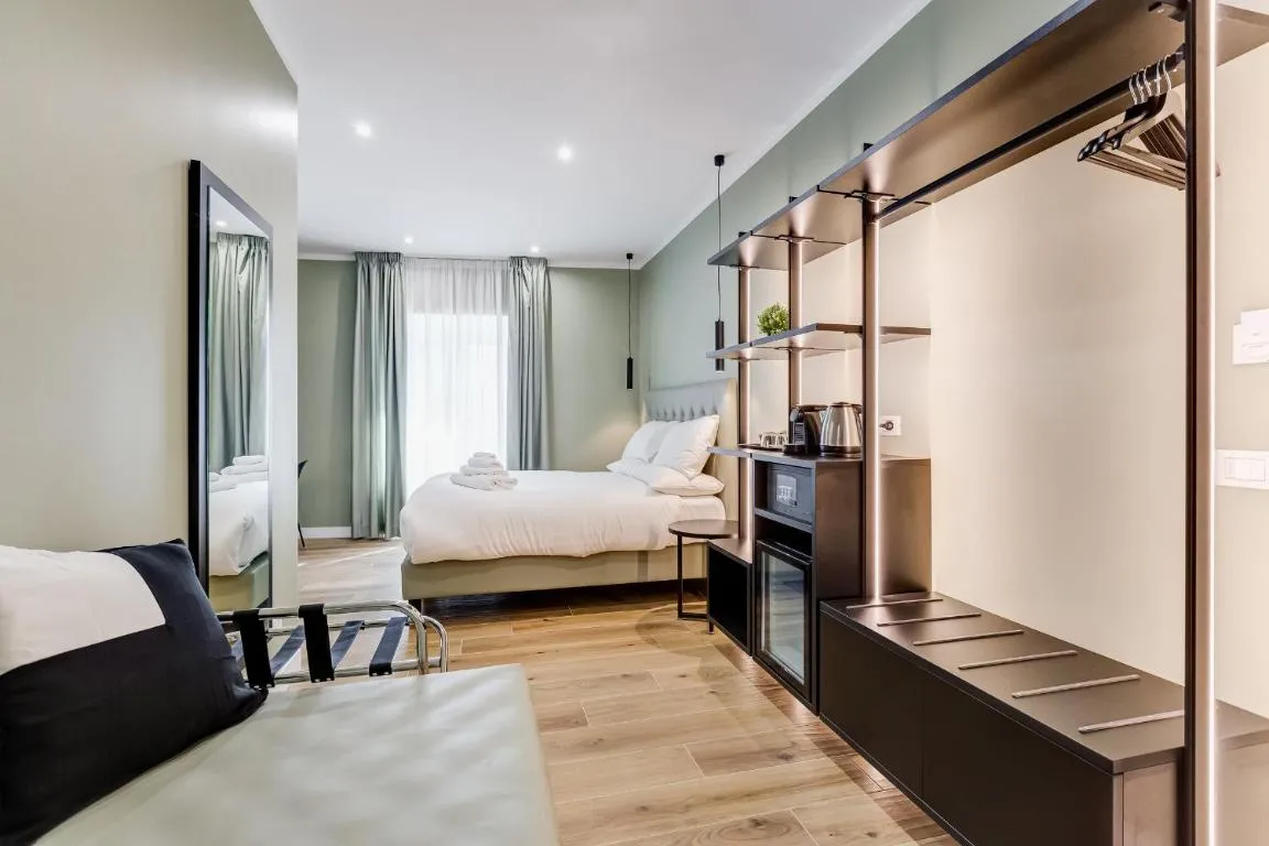 Image of LISA SUITE