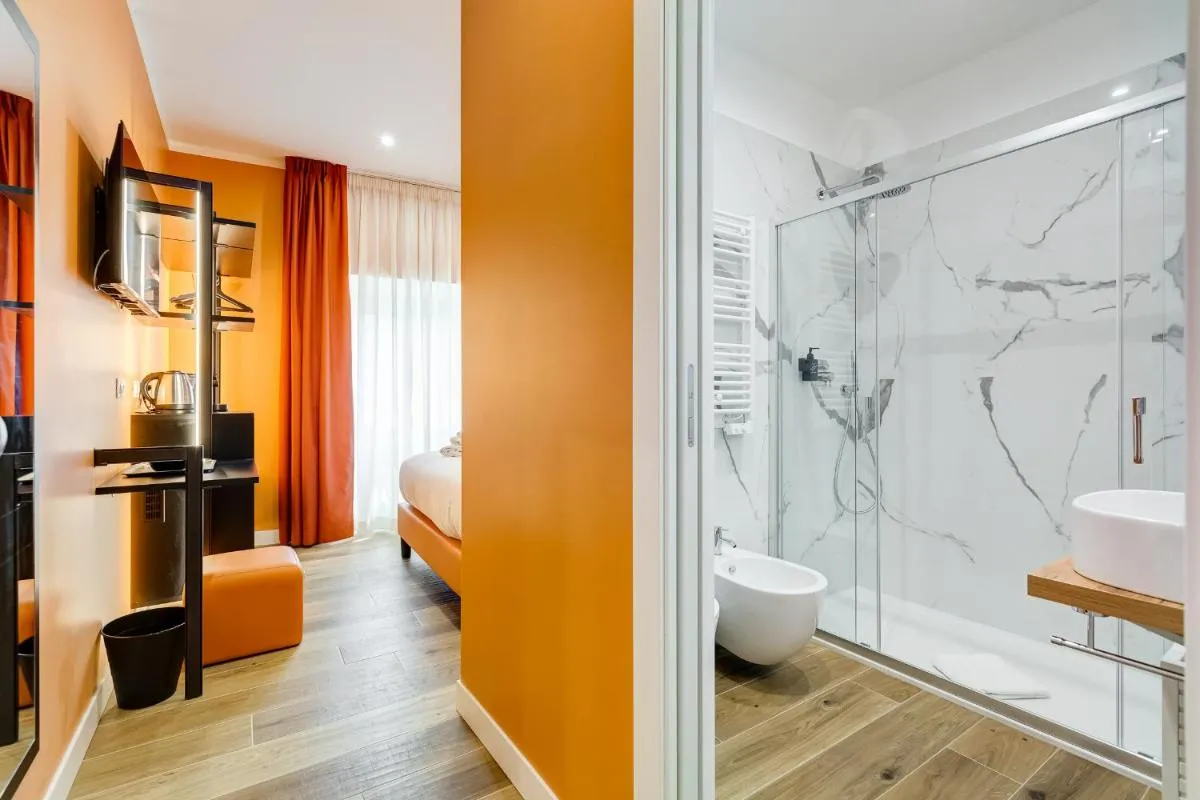 Image 2 of LISA SUITE
