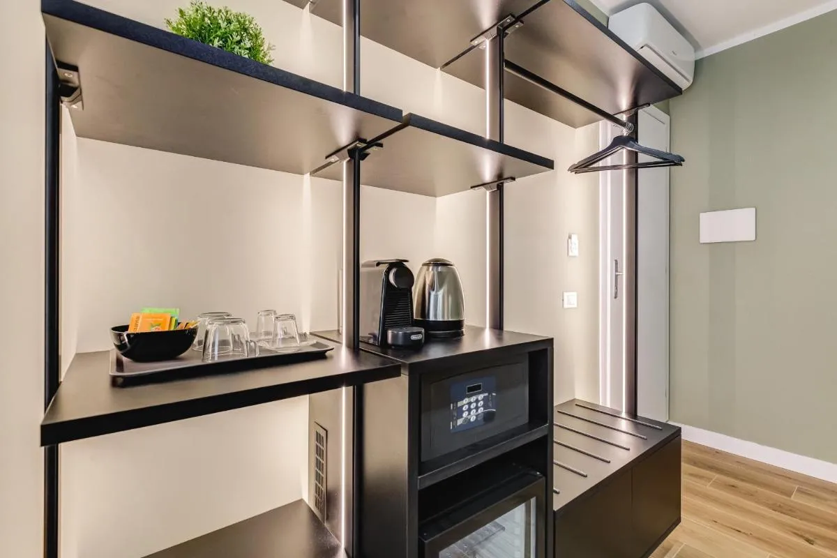 Image 3 of LISA SUITE