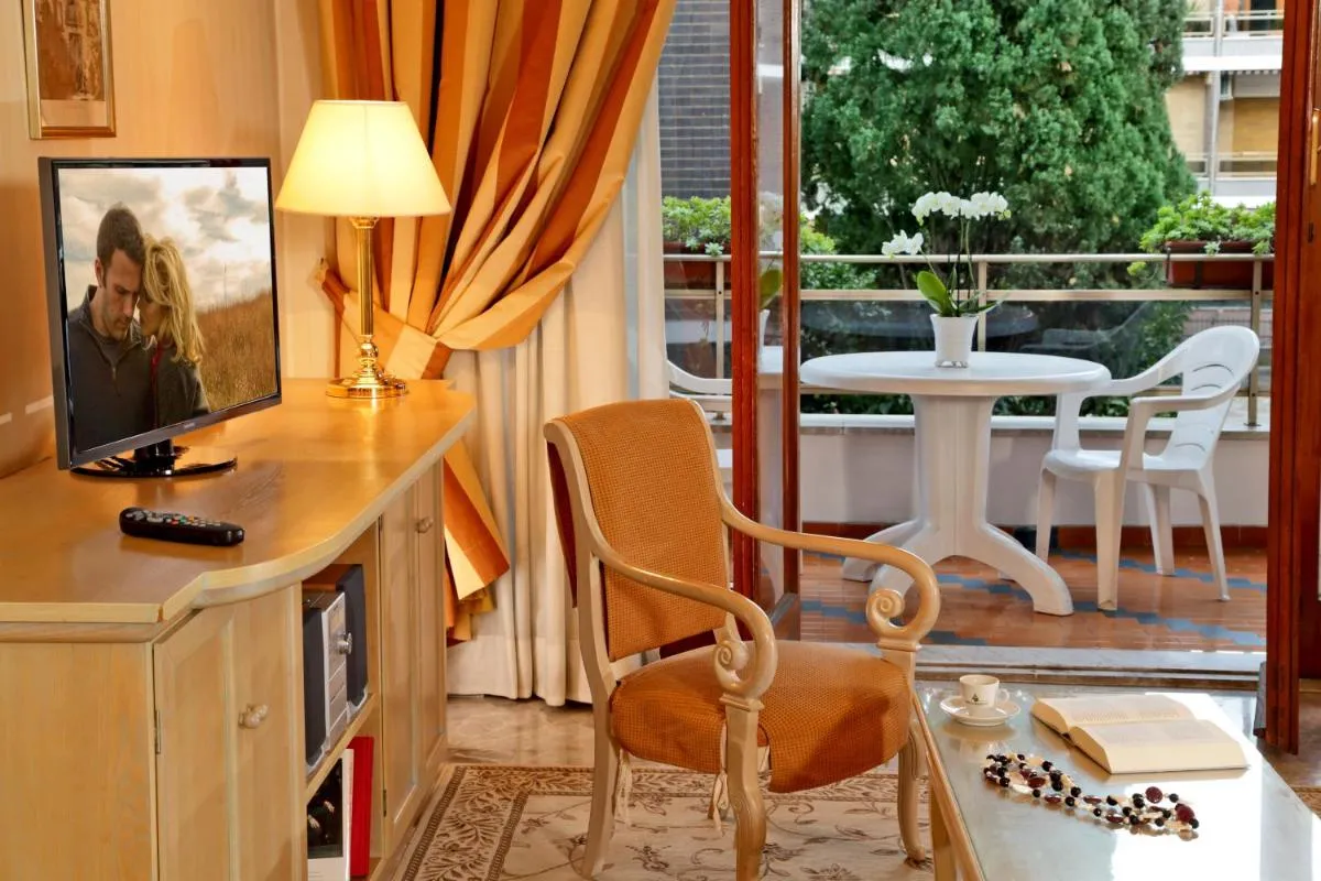 Image 4 of Large family apartment E8