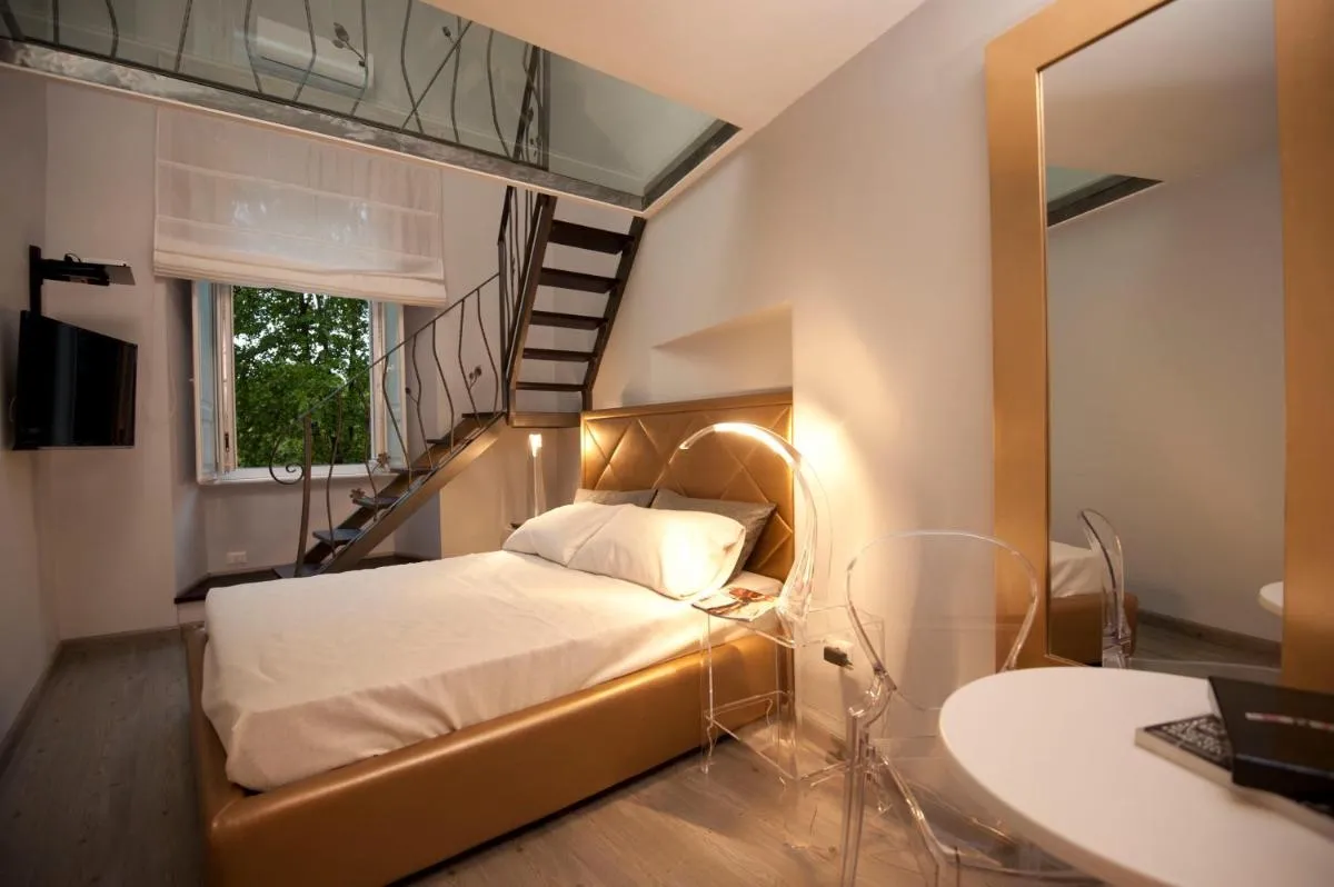 Image 1 of Luxury on the River