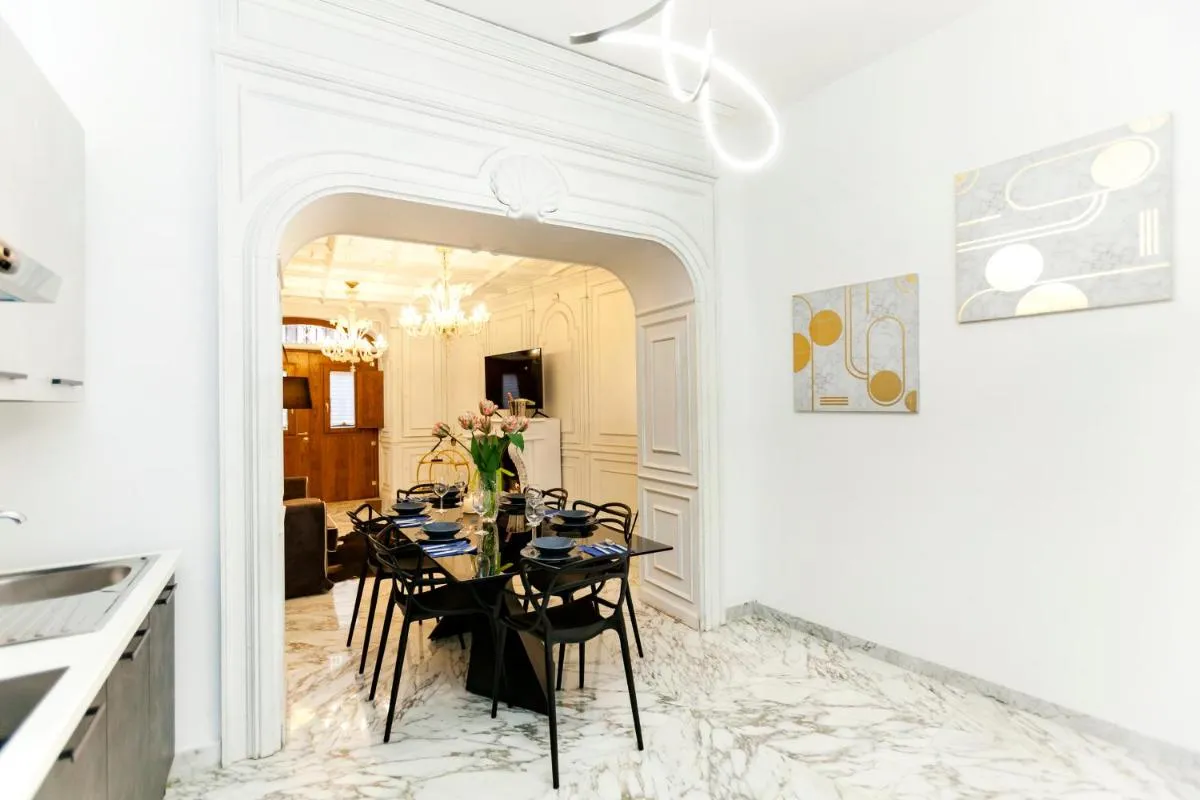 Image 3 of Navona Artist 10 APT