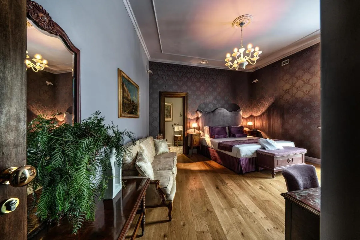 Image 5 of Navona Grand Suite