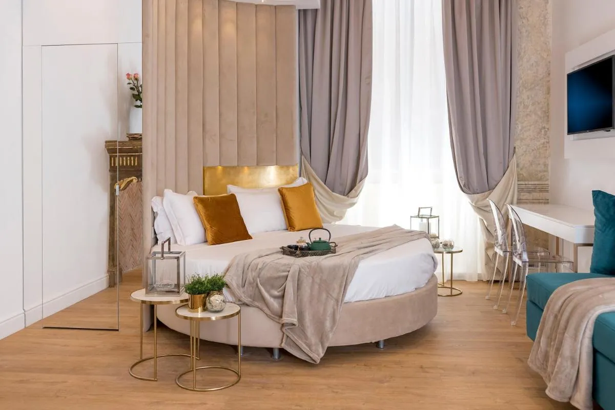 Image 6 of Navona Style