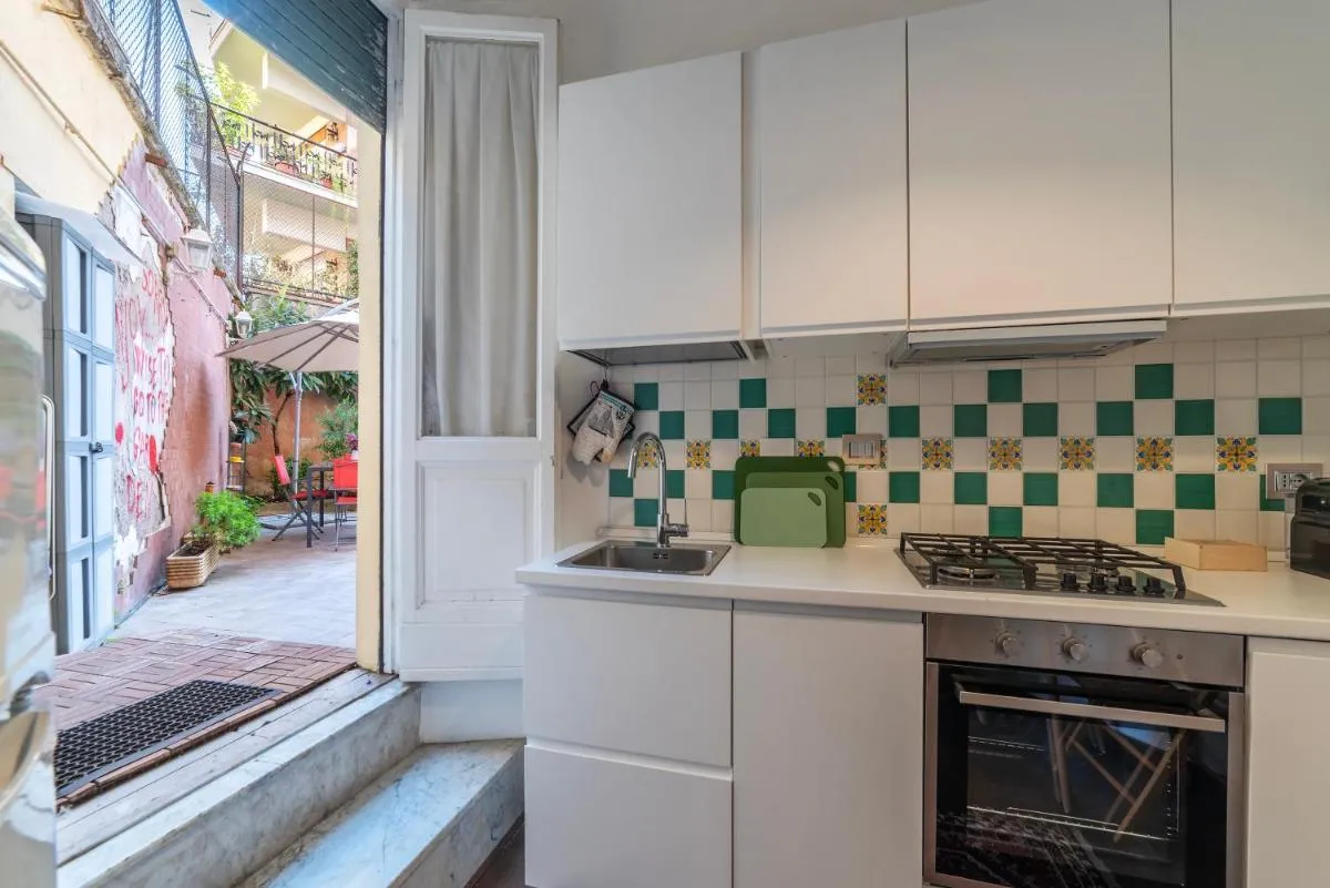 Image 3 of Piazza di Roma Turquoise Apartment