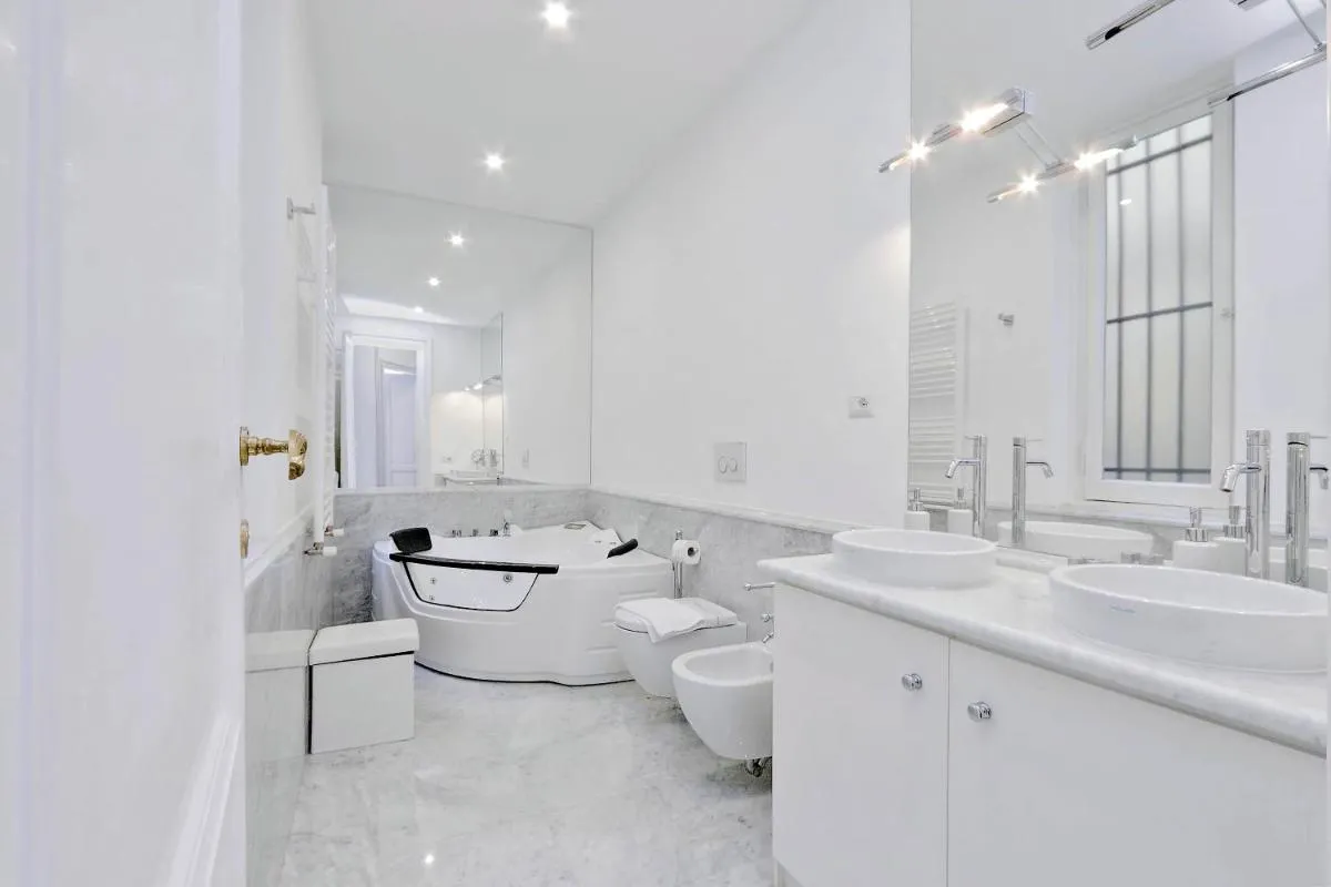 Image 2 of Prestigious Apartment Via Veneto