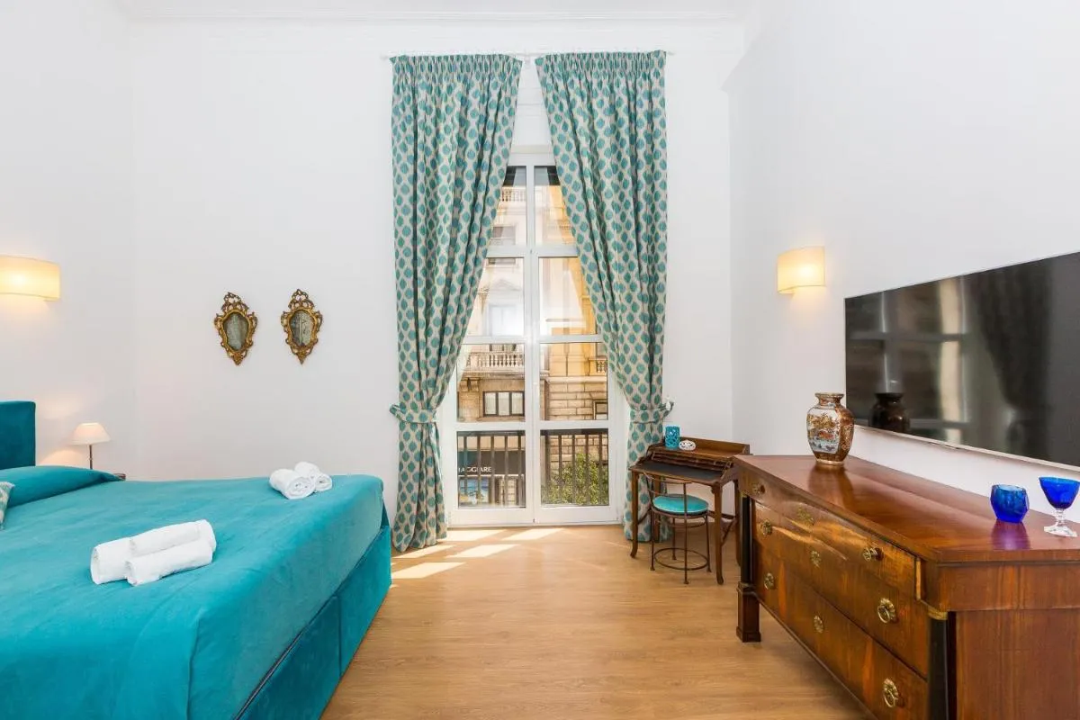 Image 4 of Prestigious Apartment via Barberini