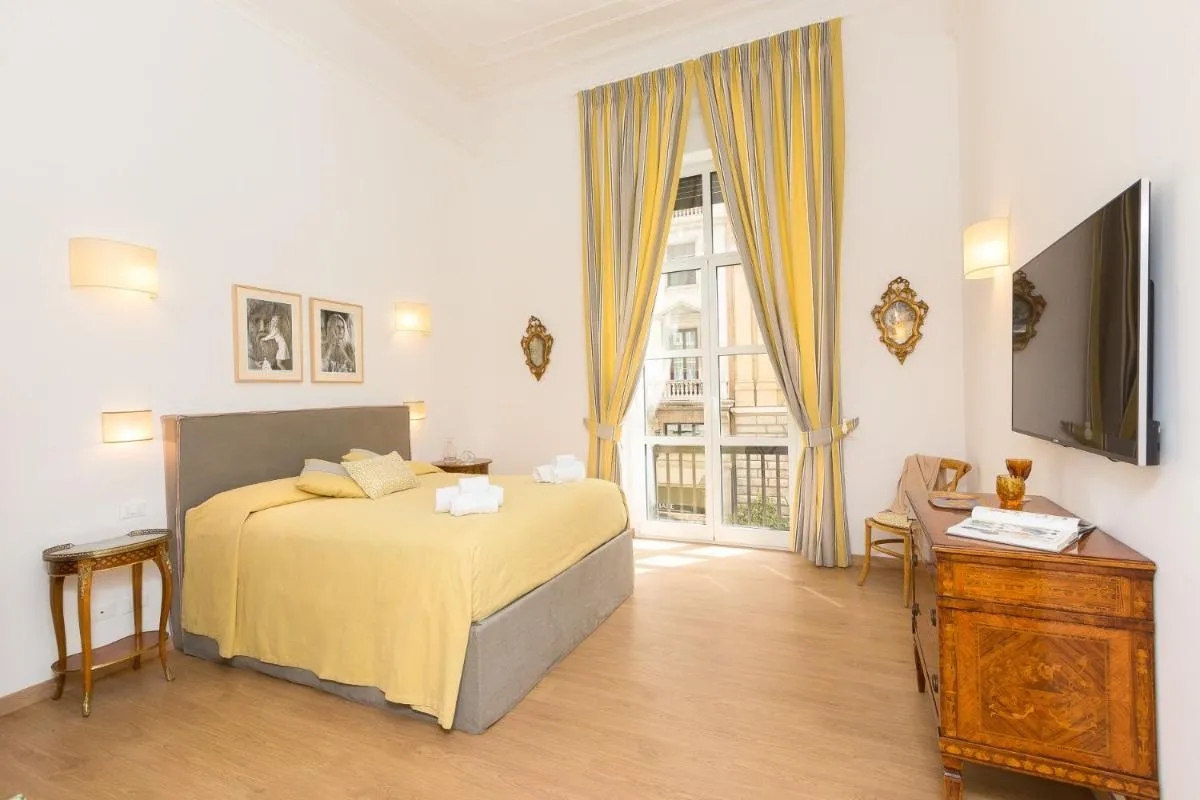 Image 6 of Prestigious Apartment via Barberini