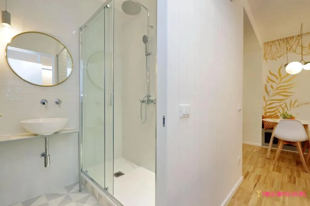Image 2 of RENOVATED AND DESIGN FLAT CLOSE TO THE CENTER