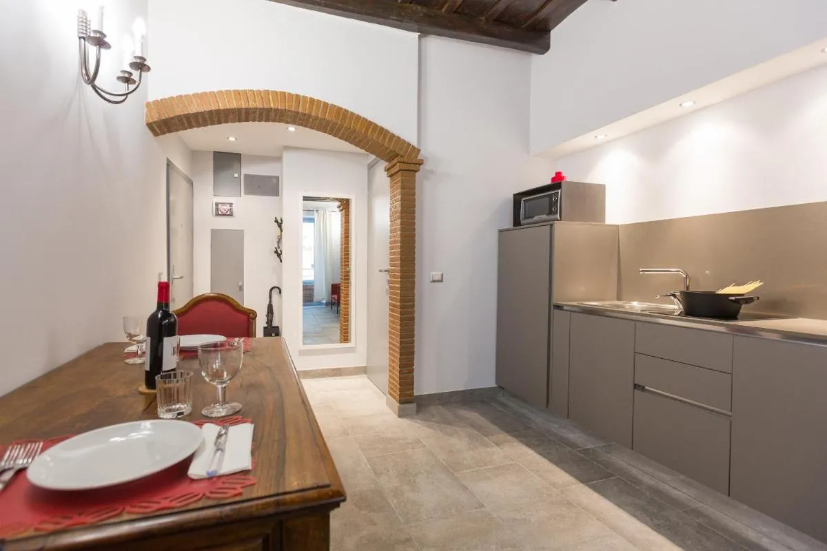 Image 3 of Roman Forum Suite