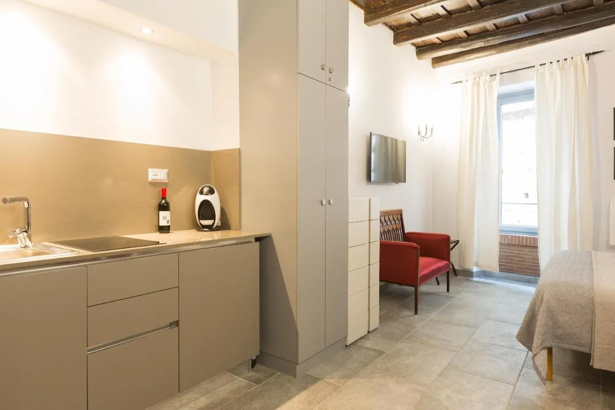 Image 4 of Roman Forum Suite
